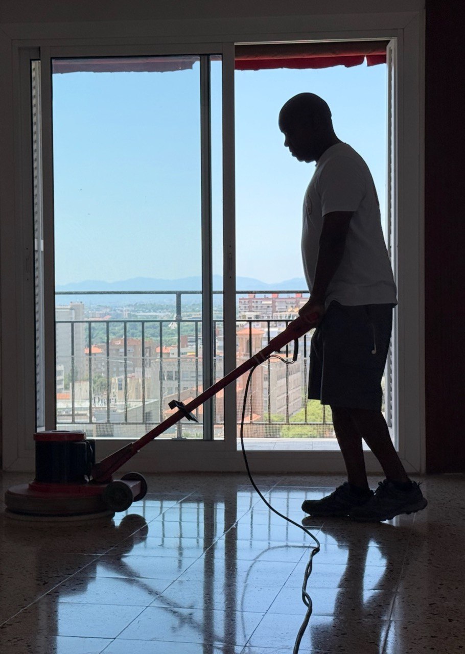 Pulido y abrillantado de suelos en San Sebastián de los Reyes con acabado espejo